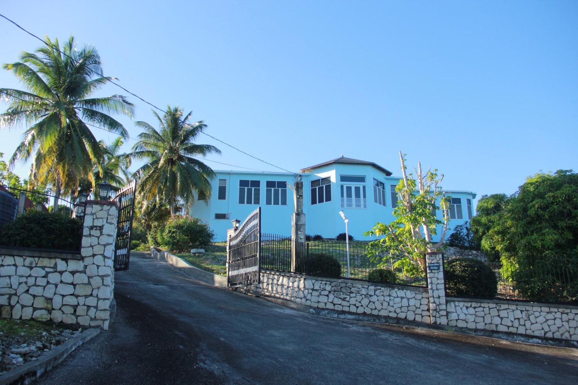 Sunshine Lodge: Your Home Away From Home Montego Bay Exterior foto
