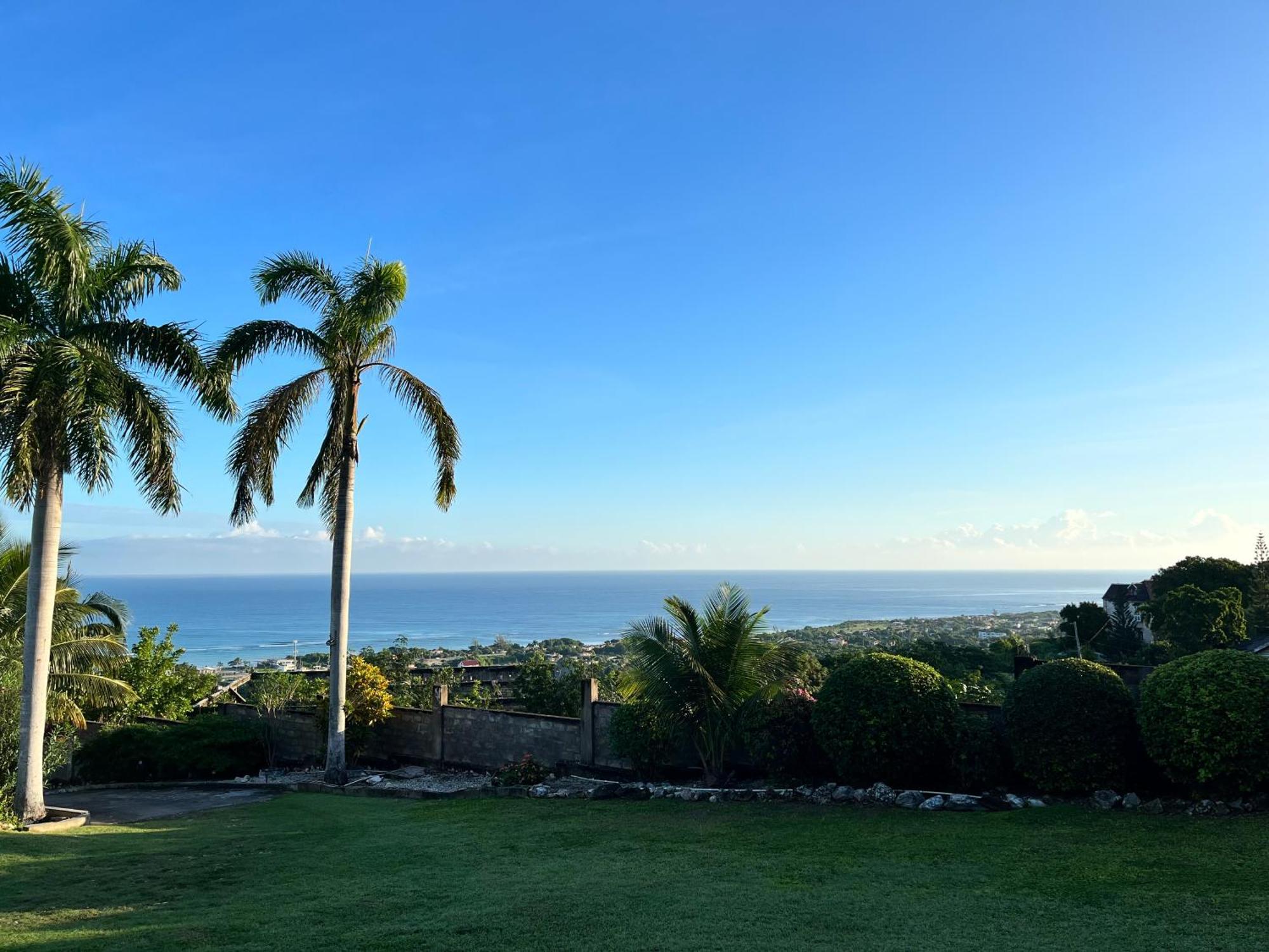 Sunshine Lodge: Your Home Away From Home Montego Bay Exterior foto