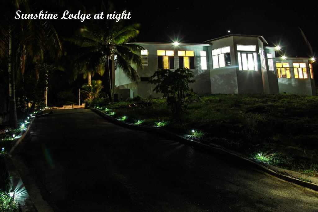 Sunshine Lodge: Your Home Away From Home Montego Bay Exterior foto