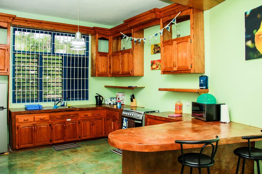 Sunshine Lodge: Your Home Away From Home Montego Bay Exterior foto