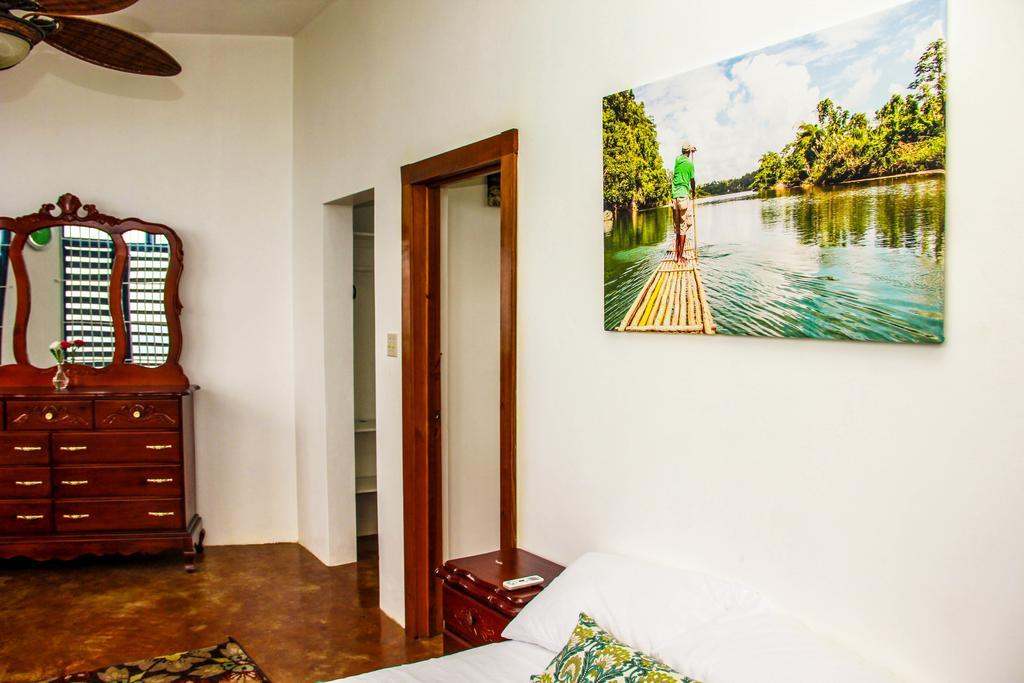 Sunshine Lodge: Your Home Away From Home Montego Bay Exterior foto
