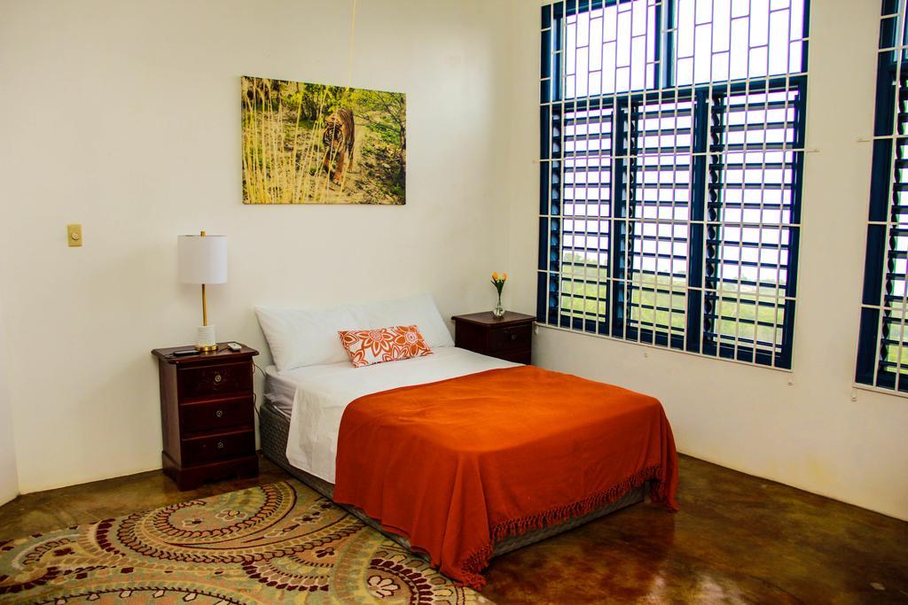 Sunshine Lodge: Your Home Away From Home Montego Bay Exterior foto
