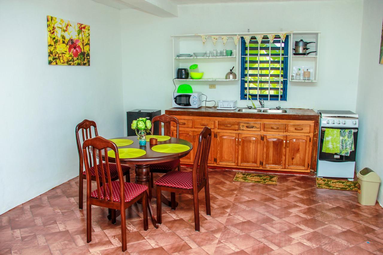 Sunshine Lodge: Your Home Away From Home Montego Bay Exterior foto