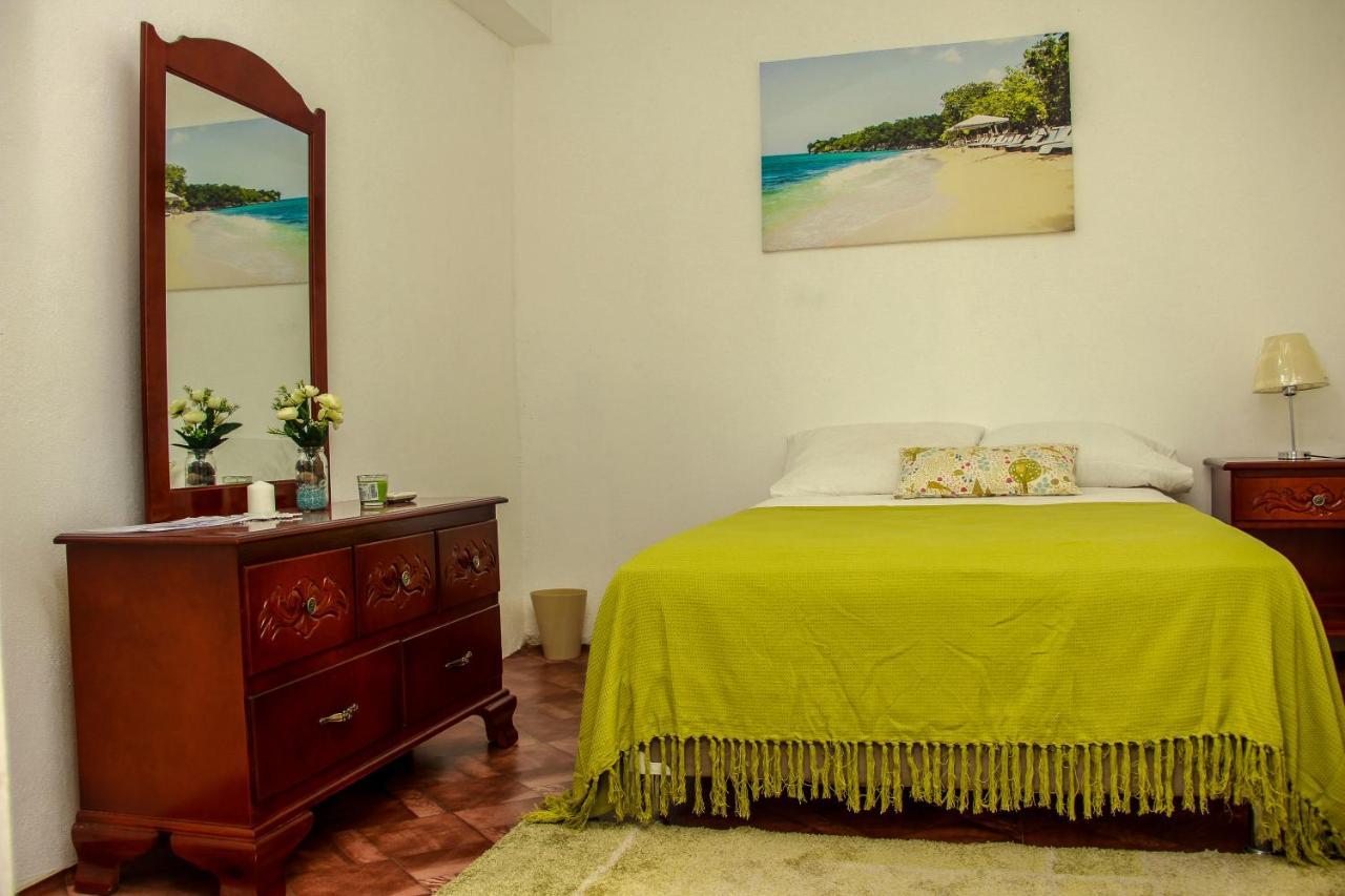 Sunshine Lodge: Your Home Away From Home Montego Bay Exterior foto