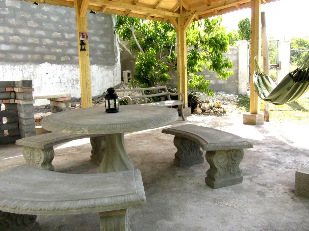 Sunshine Lodge: Your Home Away From Home Montego Bay Exterior foto